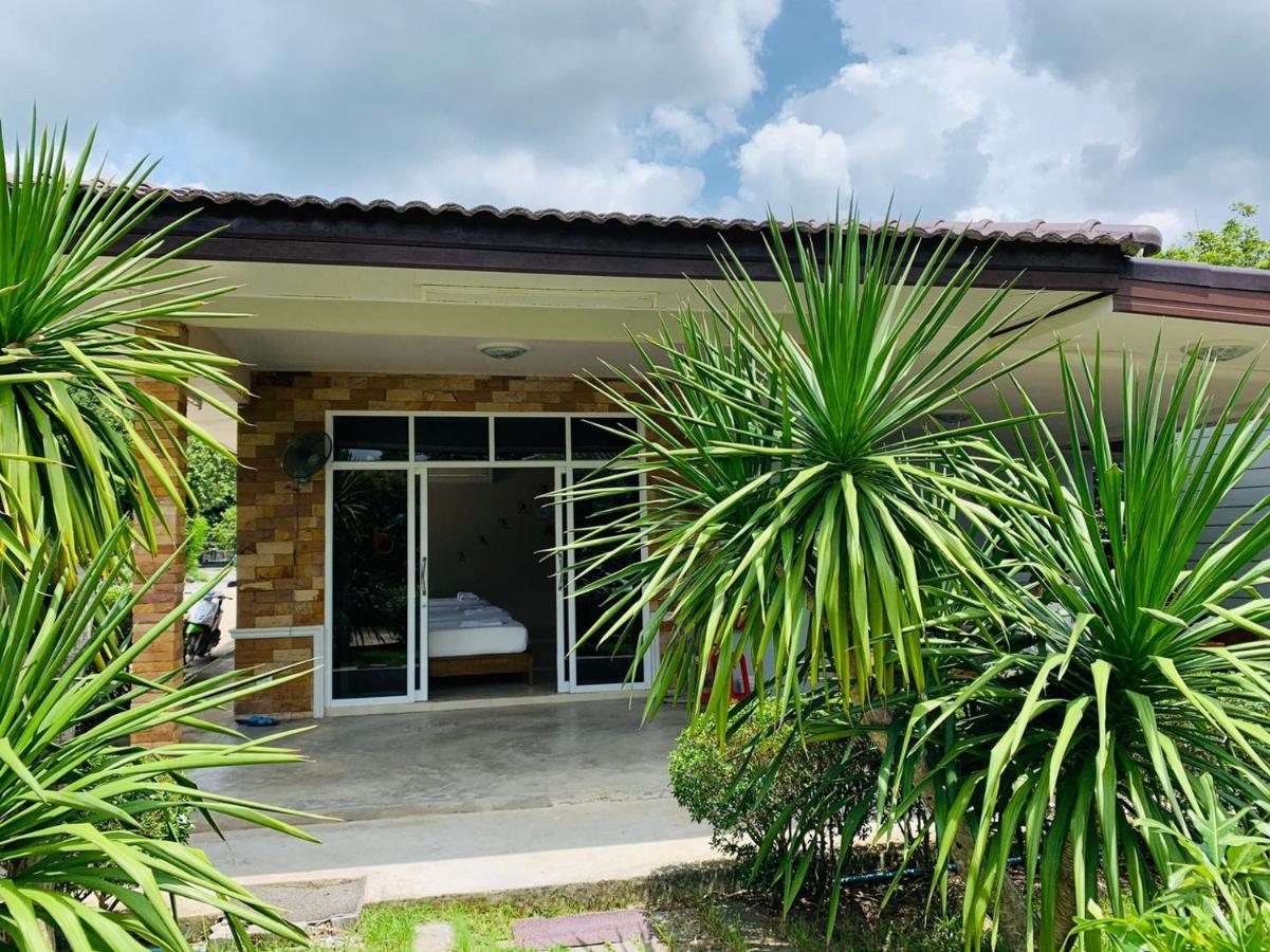 Baan Suan Khun Yaiy Hotell Ban Wang Takhrai Exteriör bild