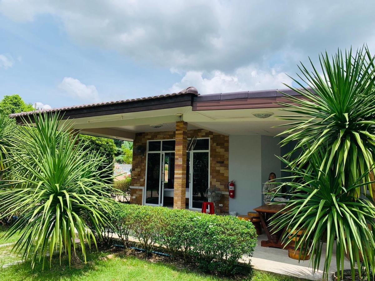 Baan Suan Khun Yaiy Hotell Ban Wang Takhrai Exteriör bild
