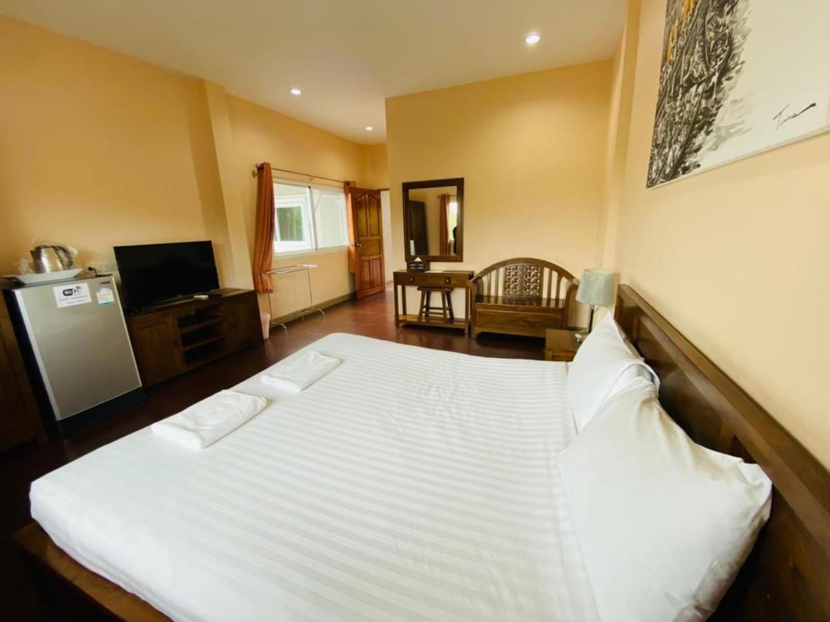 Baan Suan Khun Yaiy Hotell Ban Wang Takhrai Exteriör bild