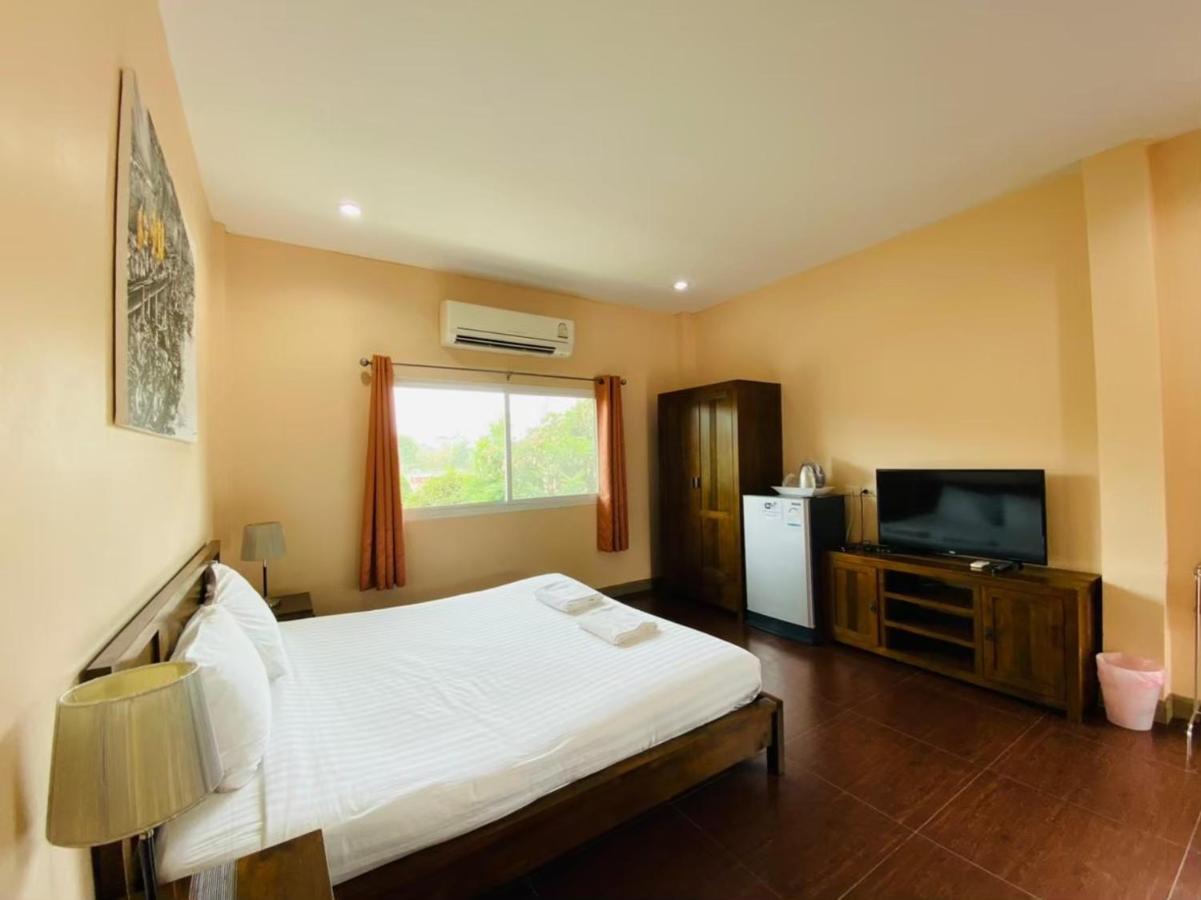 Baan Suan Khun Yaiy Hotell Ban Wang Takhrai Exteriör bild