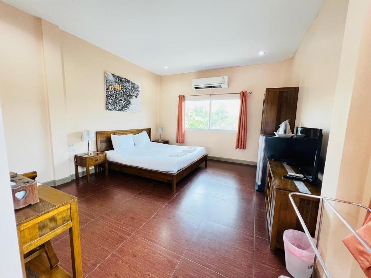 Baan Suan Khun Yaiy Hotell Ban Wang Takhrai Exteriör bild