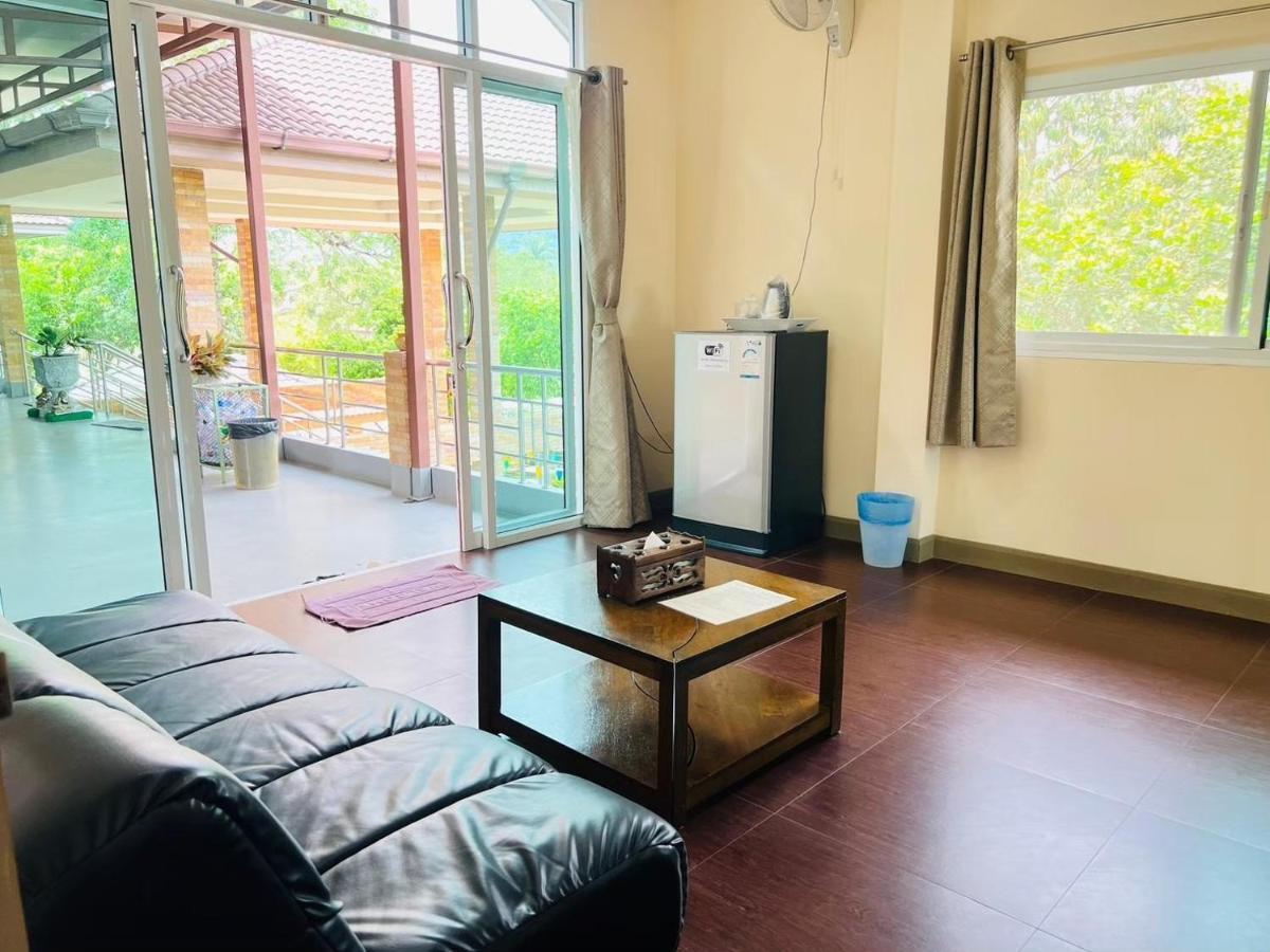 Baan Suan Khun Yaiy Hotell Ban Wang Takhrai Exteriör bild