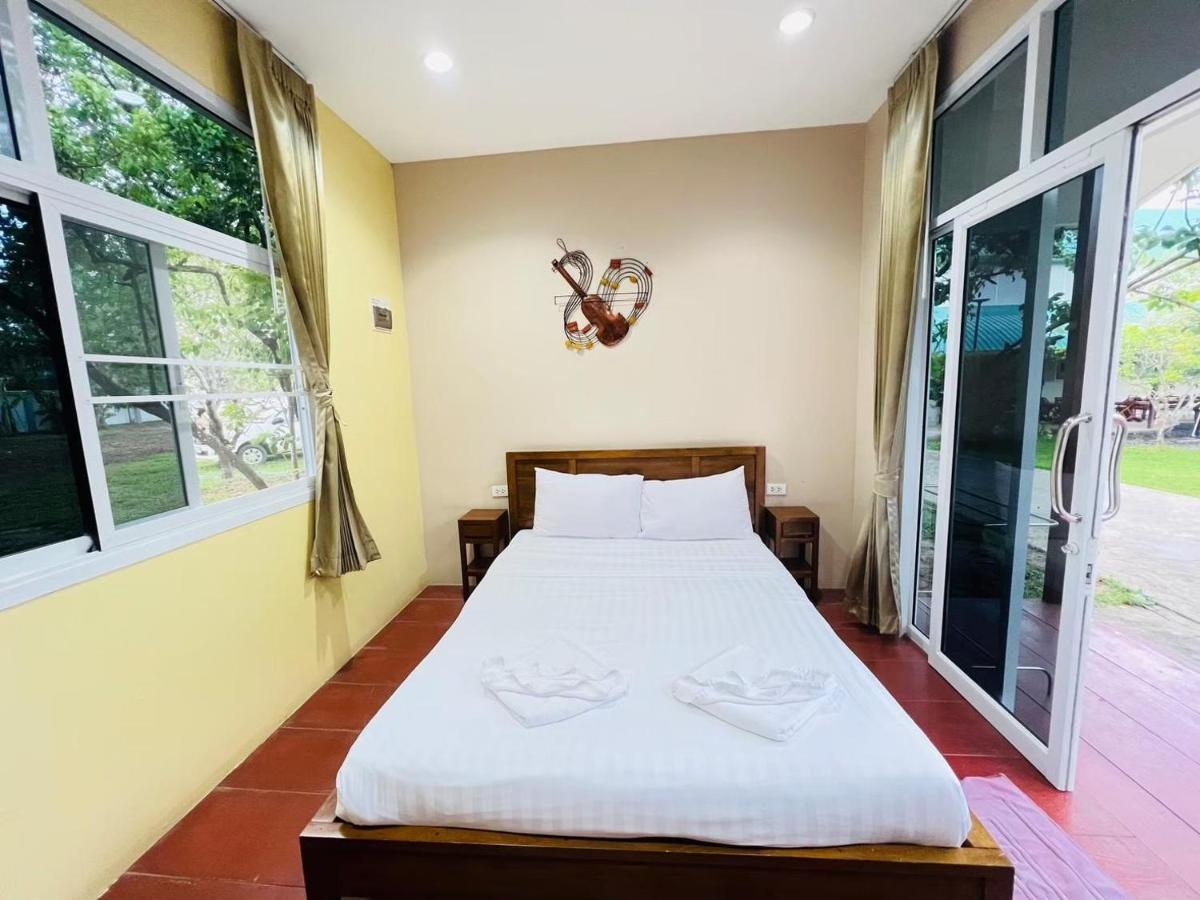 Baan Suan Khun Yaiy Hotell Ban Wang Takhrai Exteriör bild