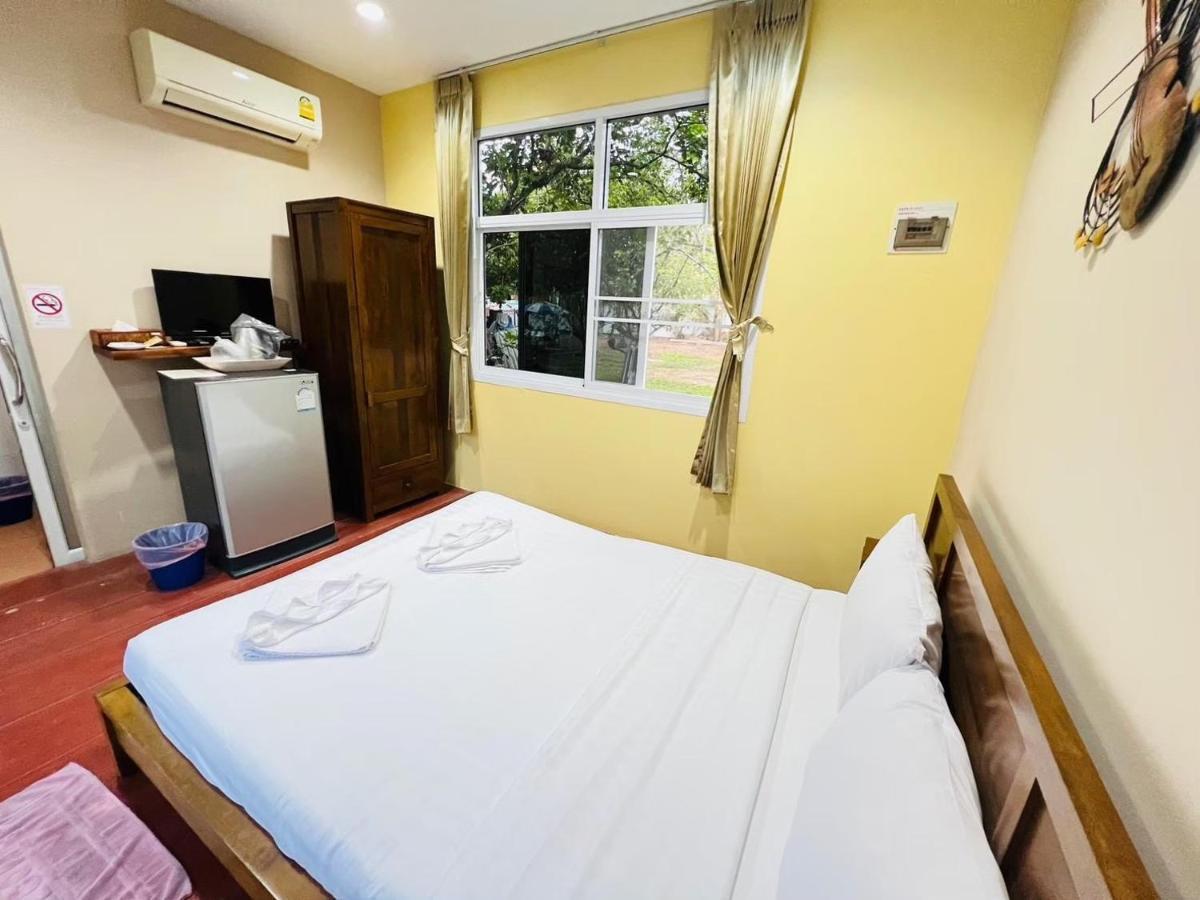 Baan Suan Khun Yaiy Hotell Ban Wang Takhrai Exteriör bild