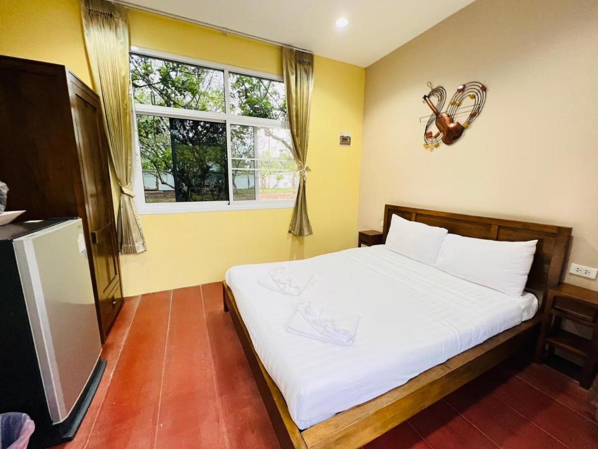 Baan Suan Khun Yaiy Hotell Ban Wang Takhrai Exteriör bild